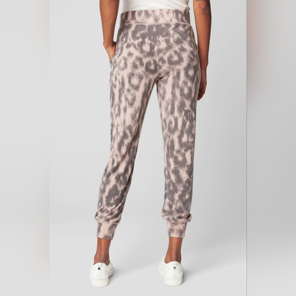 Blank NYC Drawstring Sweatpants Soft Easy Pink Leopard Print Brushed Kni… - Picture 2 of 8